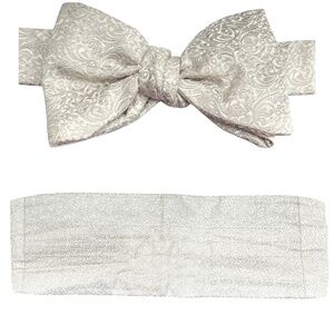 NEIMAN MARCUS SILVER GRAY PAISLEY BOW TIE AND CUMMERBUND SET